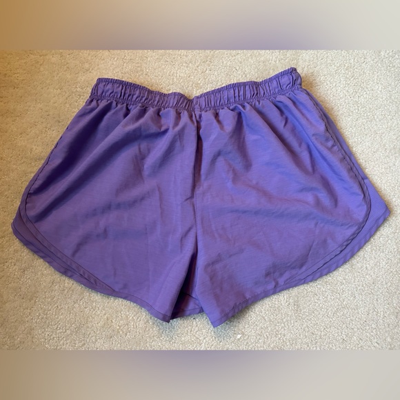 Nike Women's Athletic Shorts in Purple XL - Picture 5 of 5